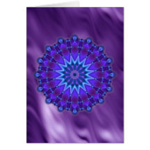 Estrella de la mandala en ondas del lila del azul  felicitaciones