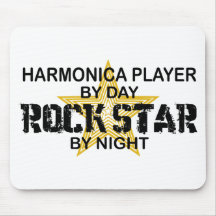 Estrella del rock de la armónica por noche alfombrillas de raton