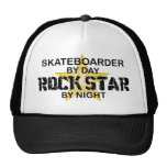 Estrella del rock del skater por noche gorras