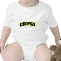 Etiqueta renovada amarilla camiseta