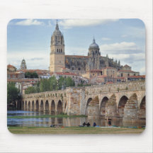 Europa, España, Salamanca. El puente romano encima Alfombrilla De Ratones