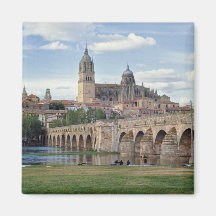Europa, España, Salamanca. El puente romano encima Iman