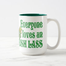 Eveyone ama una taza irlandesa de la muchacha