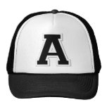 Expliqúelo la letra inicial A en casquillo negro d Gorra