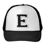 Expliqúelo la letra inicial E en casquillo negro d Gorros Bordados