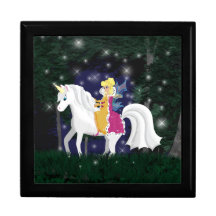 Faerie de la reina que monta un unicornio en una f caja de recuerdo