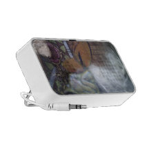Faerie debajo de los altavoces de cristal