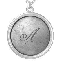 Falso collar de plata del monograma "A"