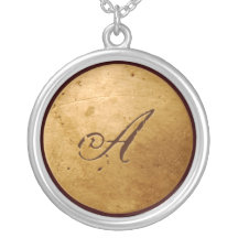 Falso collar del monograma "A" del oro