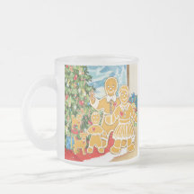 Familia del pan de jengibre con su árbol de navida taza