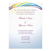 Feliz bajo invitación del boda del arco iris