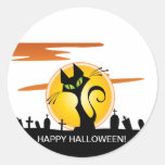 Feliz Halloween.  Con el gato negro Etiquetas Redondas