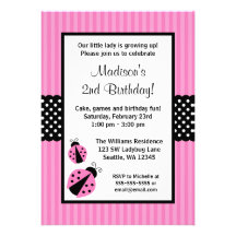 Fiesta de cumpleaños rayada de los puntos de la ma invitación personalizada