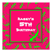 Fiesta de cumpleaños rosada y verde del tema de lo invitación personalizada