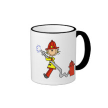 Figura bombero del palillo con la manguera taza de café