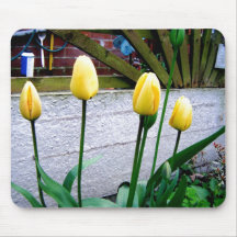 Fila de tulipanes tapete de ratón
