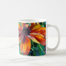 Flor anaranjada taza