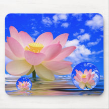 Flor de Lotus llevada en agua Tapetes De Raton