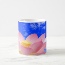 Flor de Lotus llevada en agua Taza De Café