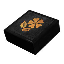 Flor de oro en el cuero negro cajas de joyas