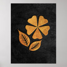 Flor de oro en el cuero negro posters