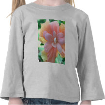Flor hermosa del amarillo, anaranjada y rosada del camiseta
