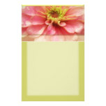 Flor hermosa del Zinnia Papeleria De Diseño