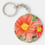 Flor roja con el centro amarillo llavero personalizado