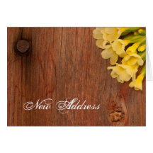 Flores amarillas y dirección de madera del granero felicitacion 
