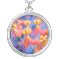 Flores anaranjadas soñadoras collares
