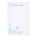 Flores azules que casan los efectos de escritorio papelería
