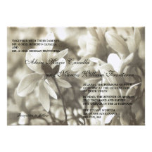 Flores blancas que casan la invitación
