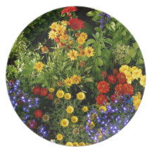 Flores coloridas plato de comida