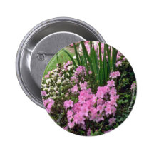 Flores de la cama de flor rosada y blanca pins