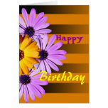 Flores en tarjeta del feliz cumpleaños de las raya