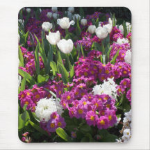 Flores mezcladas de la primavera en cama de flor tapetes de ratón