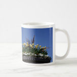 Flores mezcladas de la primavera tazas