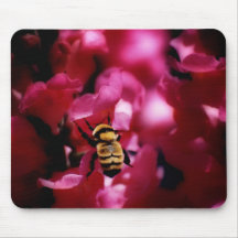 Flores ocupadas de Snapdragon del rosa de la abeja Tapetes De Ratones
