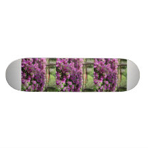 Flores púrpuras de las azaleas tabla de patinar