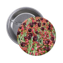 Flores rojas y tulipanes oscuros pins