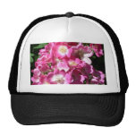 Flores rosadas y blancas gorras