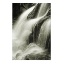Fluir la cascada fotografías  