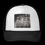 Foto cuadrada - universidad gorras
