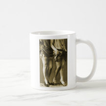Foto retra de las mujeres del vintage ella tiene l taza de café