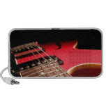 Foto roja brillante de la guitarra eléctrica notebook altavoz