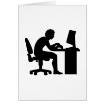 Friki del ordenador de oficina tarjeton