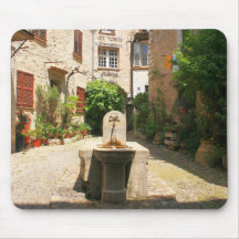 Fuente del patio alfombrillas de ratones