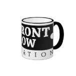Fundación de la primera fila taza de café