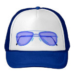 Gafas de sol en el gorra