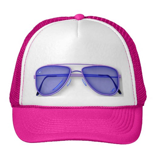 Gafas de sol en el gorra